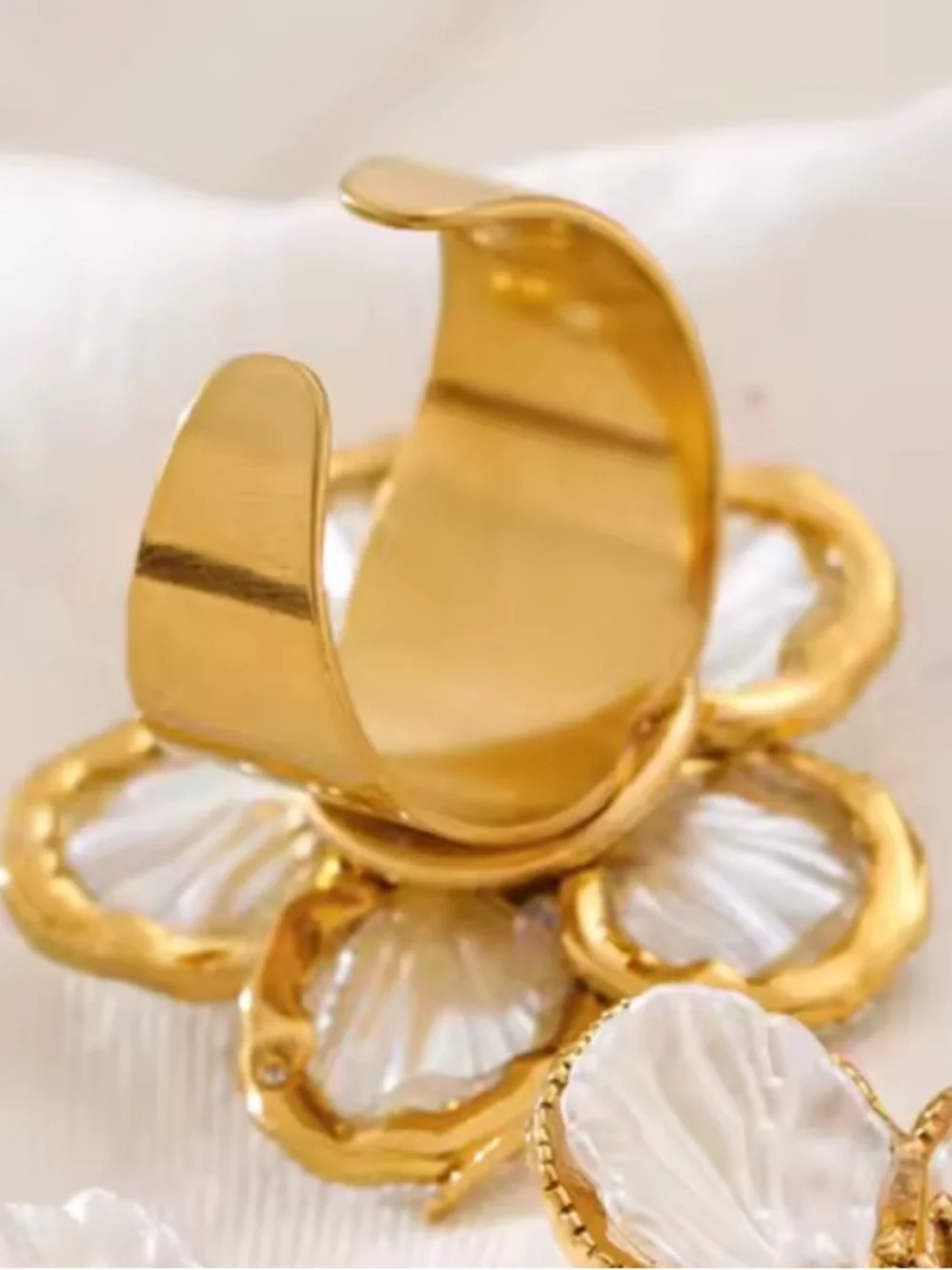 Gold Flower Ring with White Petal Inlaysbj